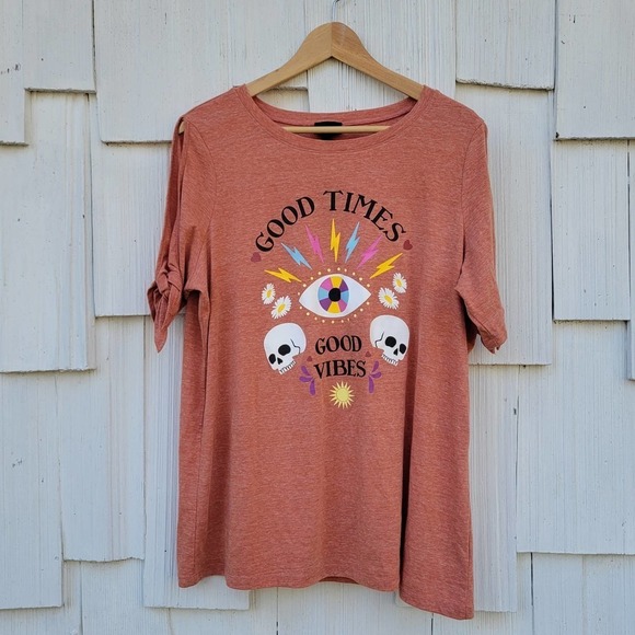 Torrid Classic Fit Cold‎ Shoulder Eye Art Auburn T Shirt NWT - Picture 2 of 9